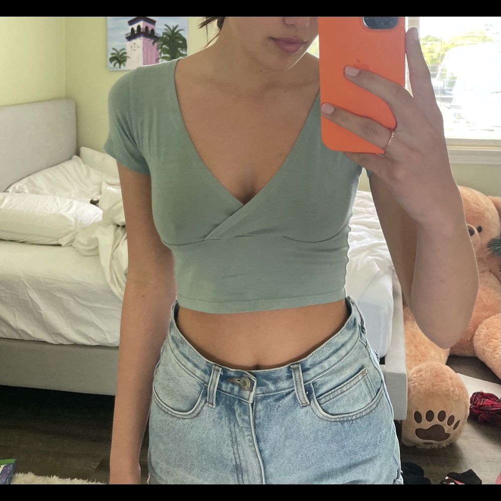 BRANDY MELVILLE TOP